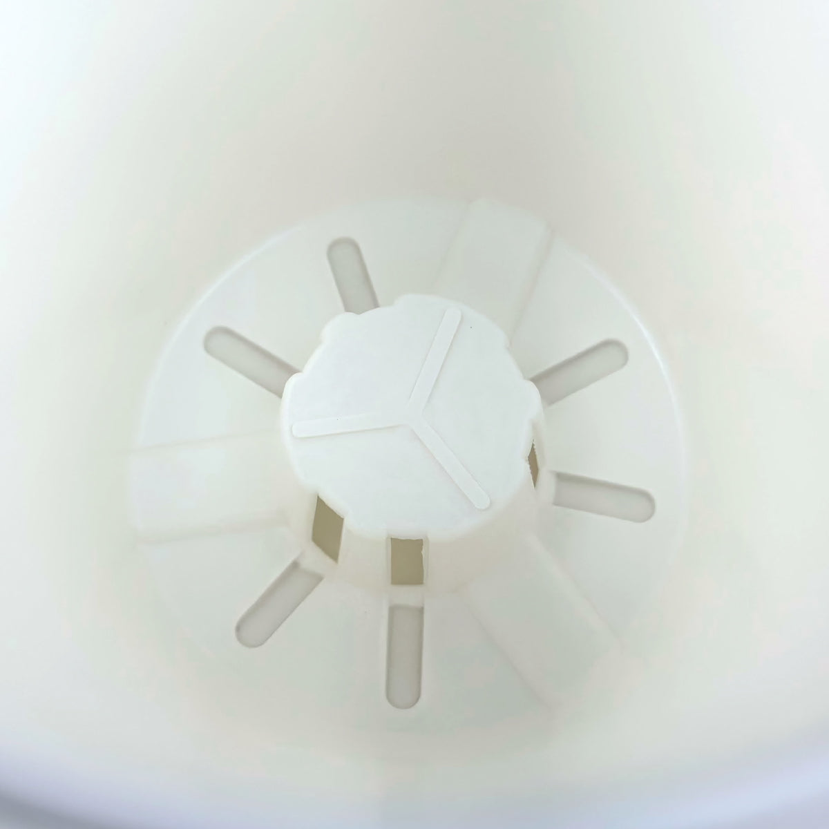 セラアート 長鉢 3.5号 ホワイト プラ鉢